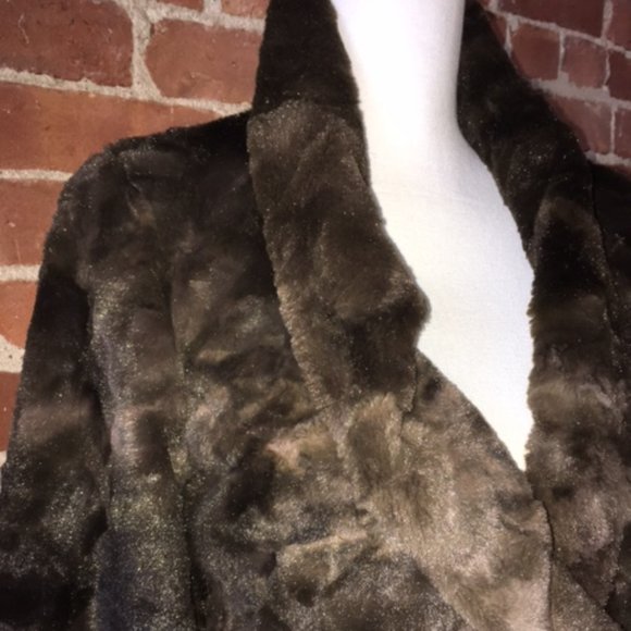 GREAT GIFT!!!! Faux Fur Cropped Jacket NWT - Picture 2 of 8